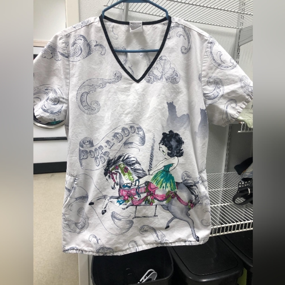 BETTY BOOP SCRUB TOP
